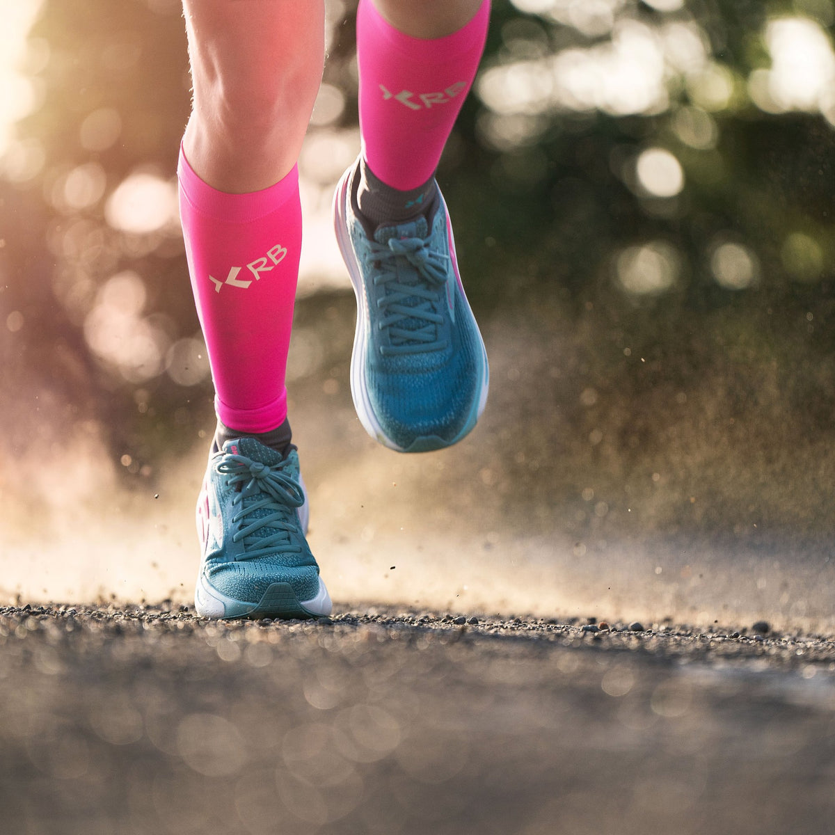 ROYAL BAY Extreme Race | Ľahké kompresné lýtkové návleky – Ružová – detail pri behu